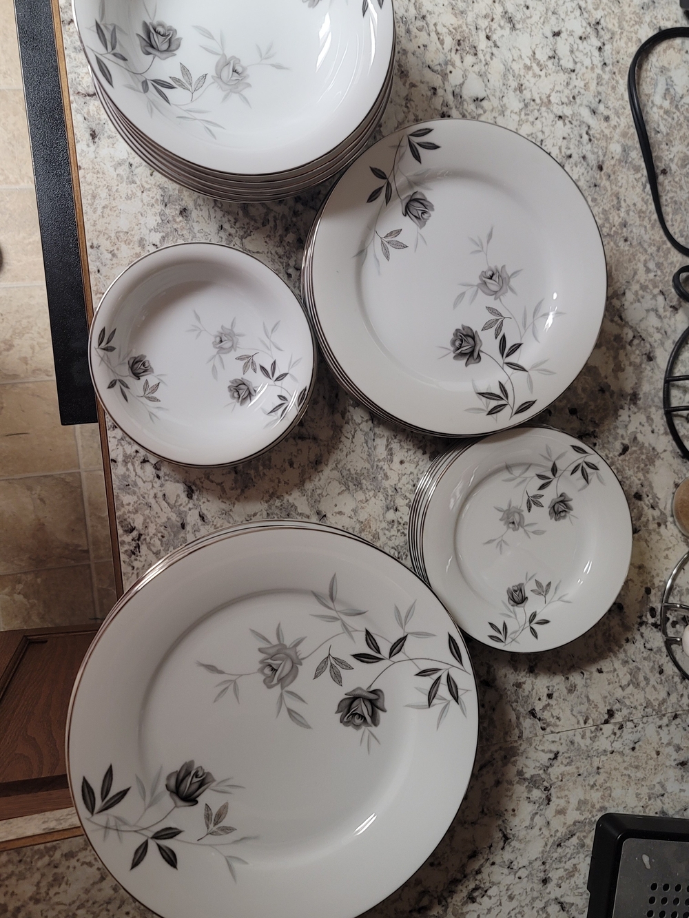 Pristine 28-Piece Noritake Rosamor Fine China Set (Pattern 5851) – Like New!
